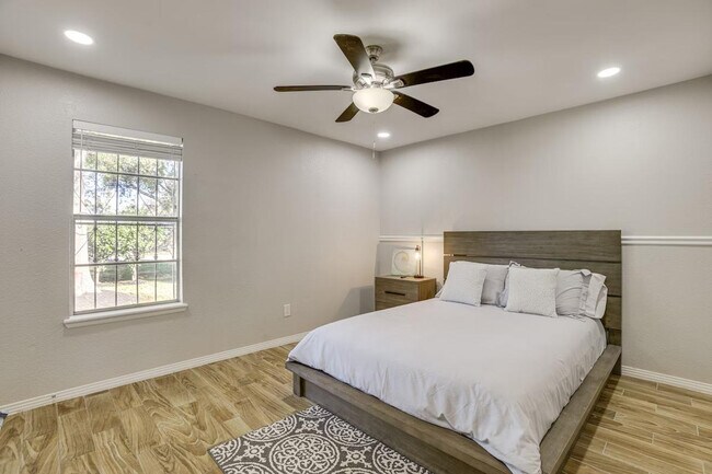 Building Photo - 8020 Botany Ln