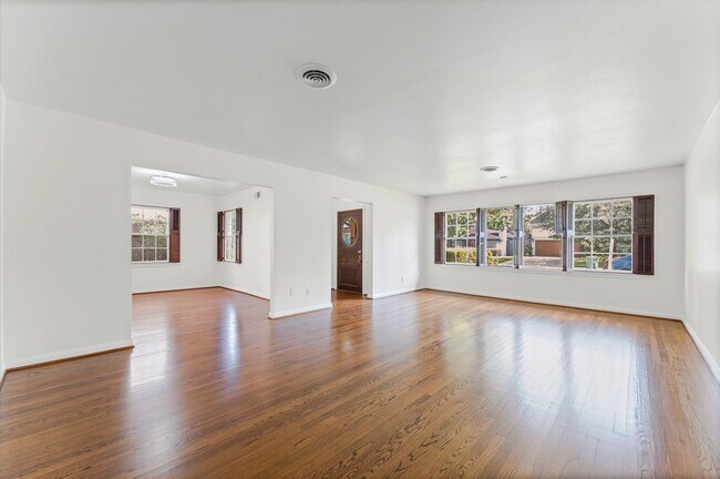 Building Photo - 4047 Merrick St