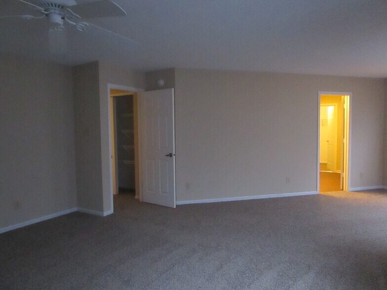 Building Photo - 711 Thornwood Ct