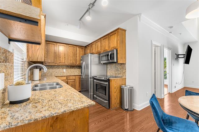 Building Photo - 5803 Hudson St