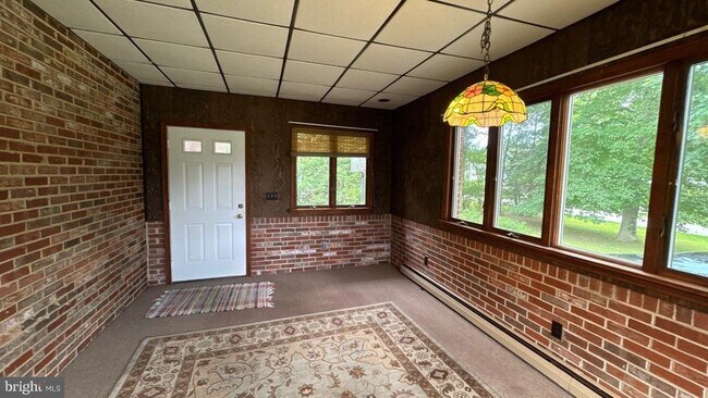 Building Photo - 5157 Bonnie Acres Dr