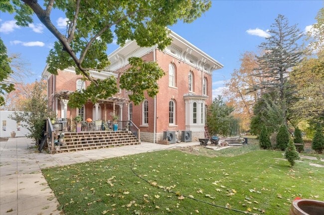 Building Photo - Historic, Character-Rich House - 3 Bed, 3 Bath (2 Full, 2 Half)