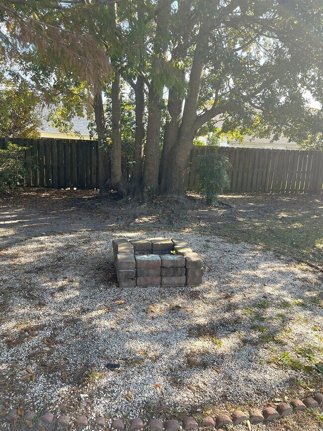 Building Photo - Windsor Park