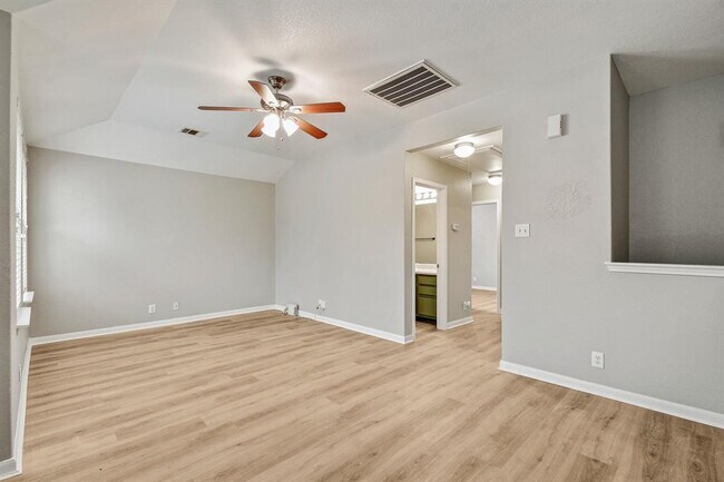 Building Photo - 1030 Birdsong Ln