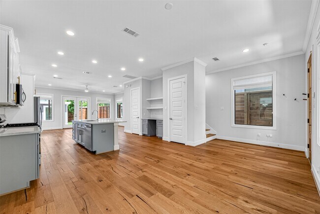 Building Photo - 935 Bunton St