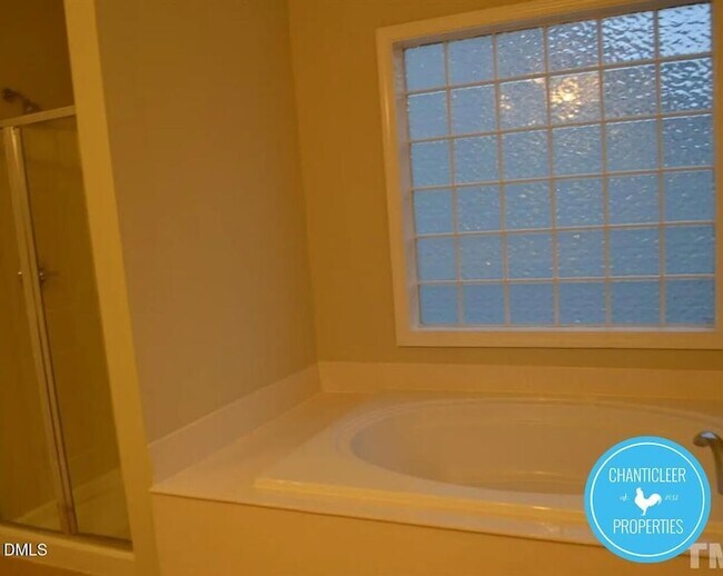 Building Photo - 200 Elmhaven Way