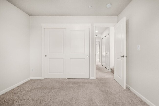 Building Photo - 7163 NW Eleanor Ave