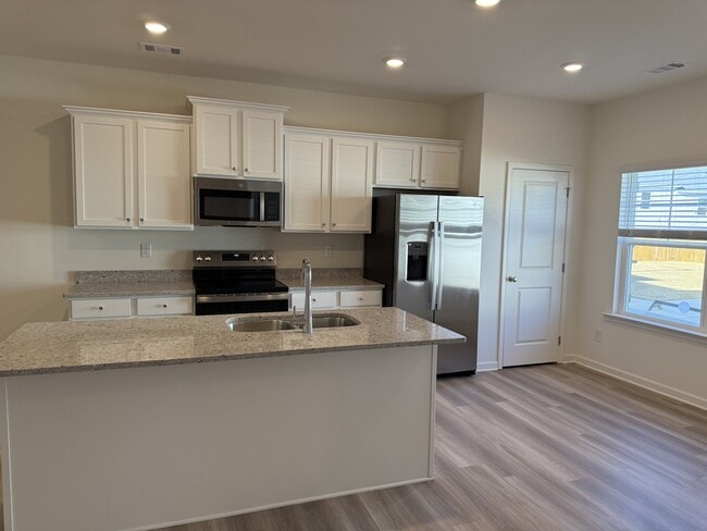 Building Photo - 1583 Salem Dr