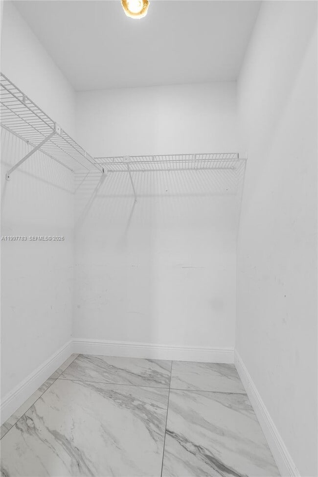 Building Photo - 702 NW Orchid St