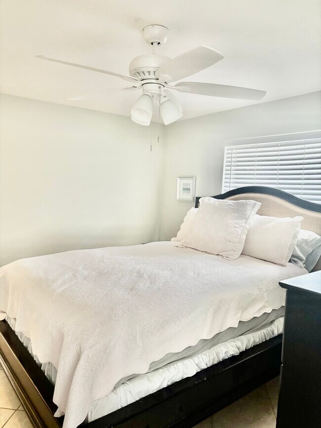 Building Photo - 381 Delido Ct