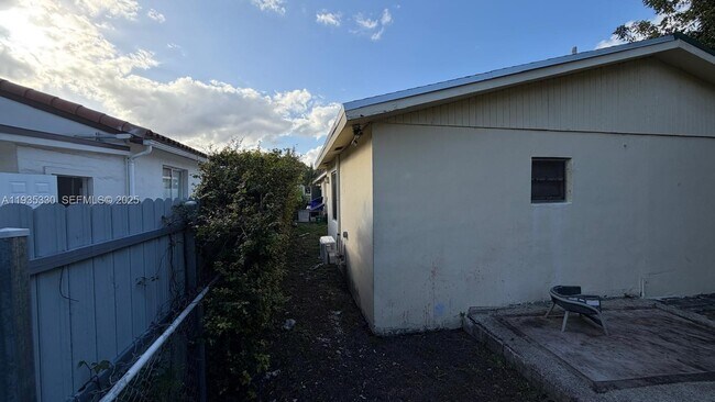 Building Photo - 6345 N Miami Ave