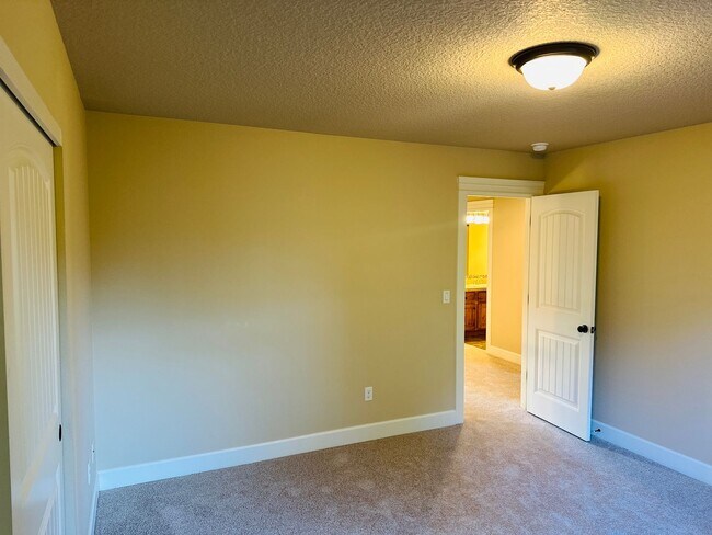 Building Photo - Beautiful Custom Felida Home