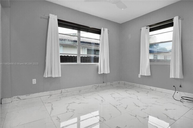 Building Photo - 820 NW 31st Ave