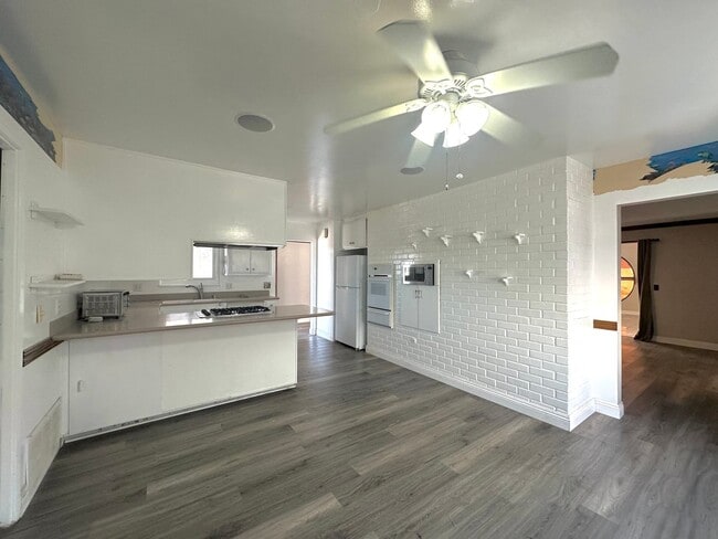 Building Photo - 3BD/2BA Single-Story Home in Huntington Beach