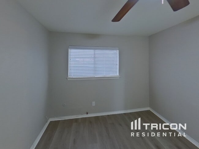 Building Photo - 10144 Desert Willow Dr