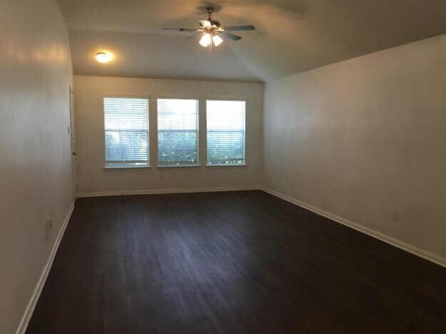 Building Photo - 22 Mira Loma Dr