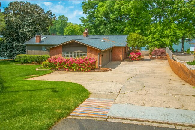 Building Photo - 11940 Springpoint Ln