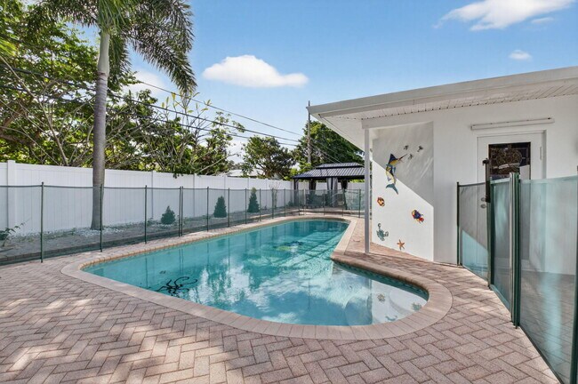 Building Photo - 1012 W Camino Real