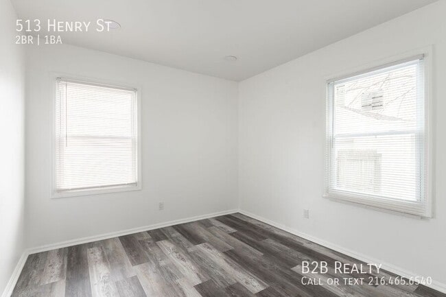 Building Photo - 513 Henry St