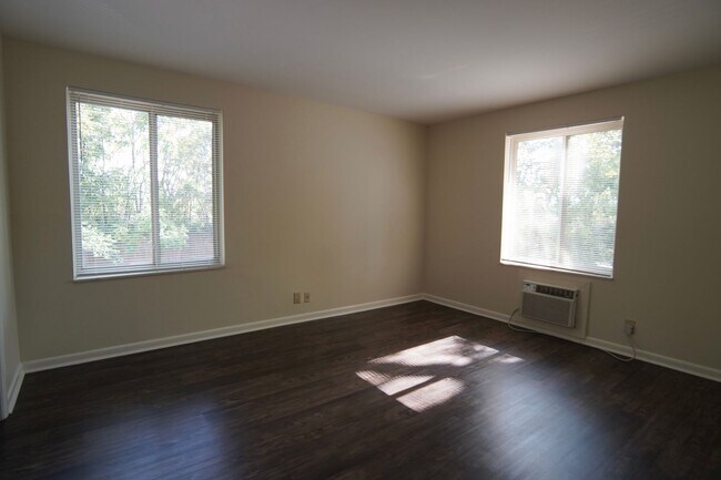 Building Photo - 2601 Hillsboro Pike