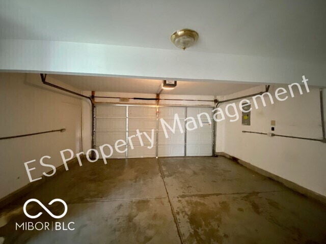 Building Photo - 10902 Glenayr Dr