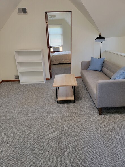 living room - 5517 Claybourne St