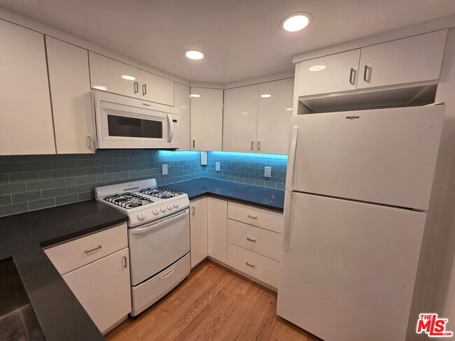 Building Photo - 311 N Venice Blvd