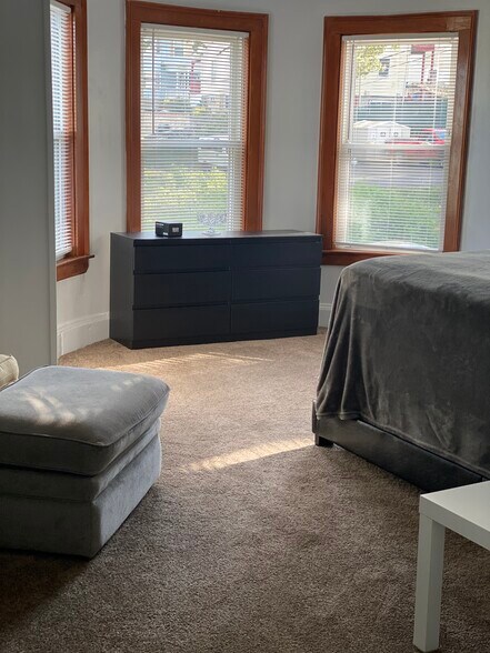 Building Photo - 3 Chamblet St