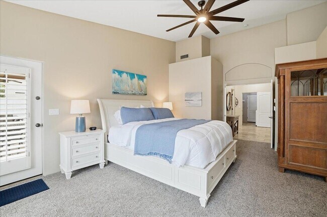 Building Photo - 1909 E Coral Tree Dr