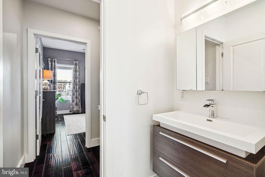 Master Bathroom - 934 N 30th St