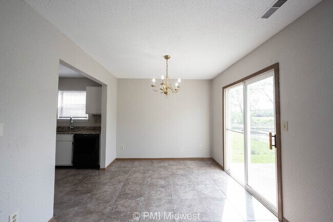 Building Photo - Charming 3-Bedroom, 2.5 Baths - Lawrence Township