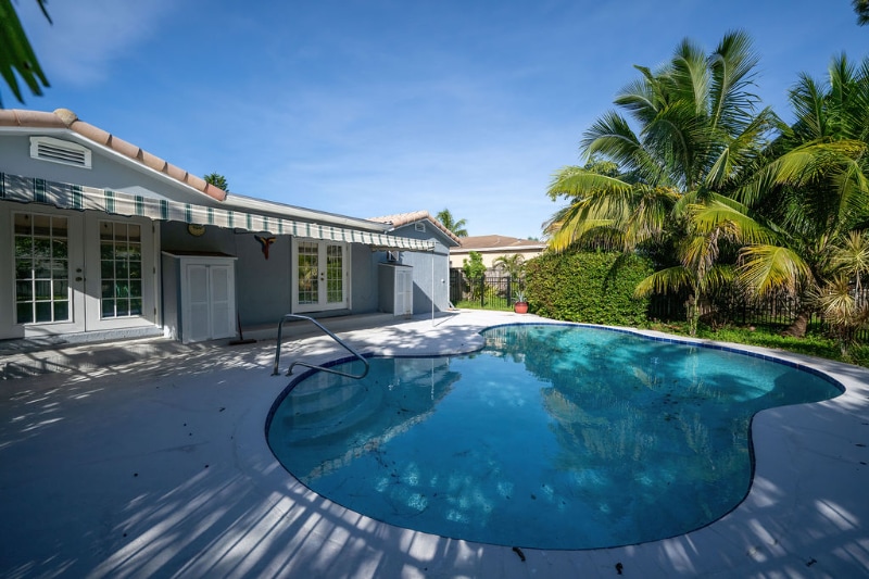 Building Photo - 902 NE 34th St