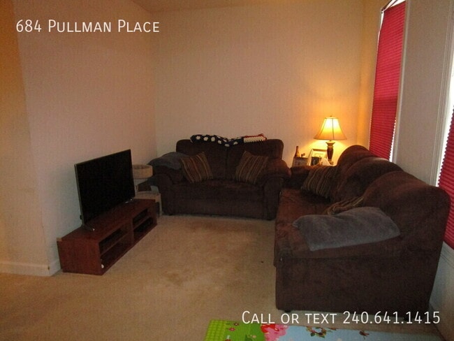 Building Photo - 684 Pullman Pl