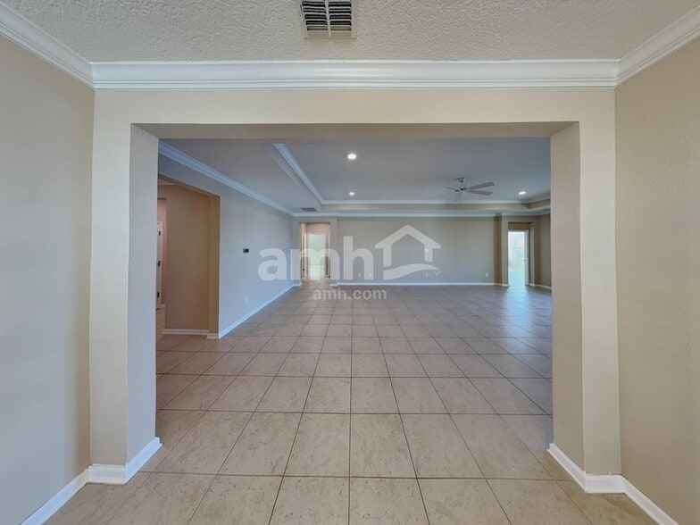 Building Photo - 210 Athens Dr