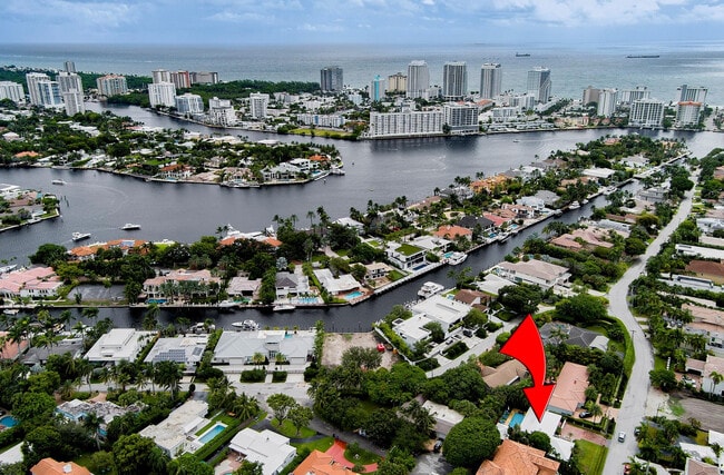 Building Photo - 2325 Barcelona Dr