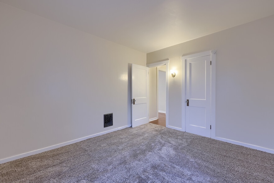 Building Photo - 123 N Spruce St