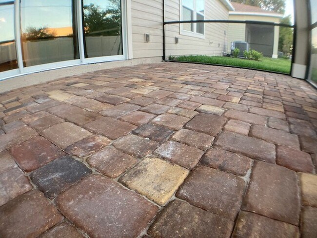 Building Photo - ***TWO WEEKS FREE*** Comfortable 3 Bedroom Home With Great Outdoor Space