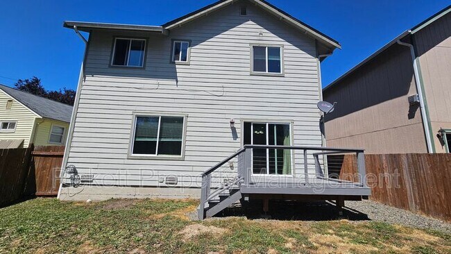 Building Photo - 102 Goldenrod St