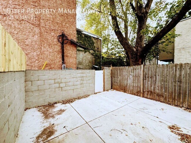 Building Photo - 926 S 15th St
