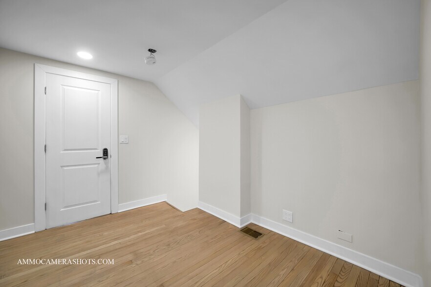 Building Photo - 814 S Leavitt St