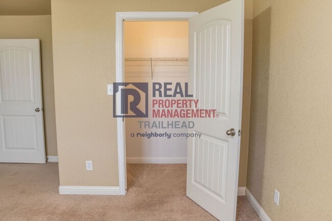 Building Photo - 905 Dart Ct