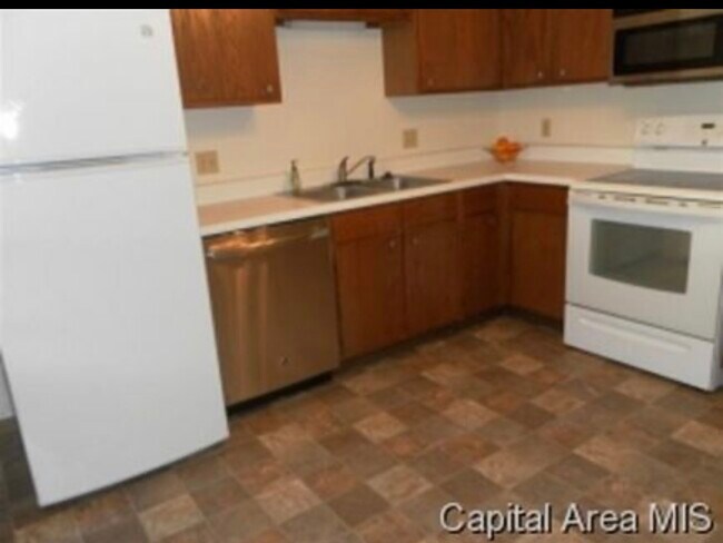 Building Photo - 2723 Dartmouth Dr