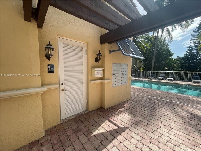 Building Photo - 160 Jacaranda Country Club Dr