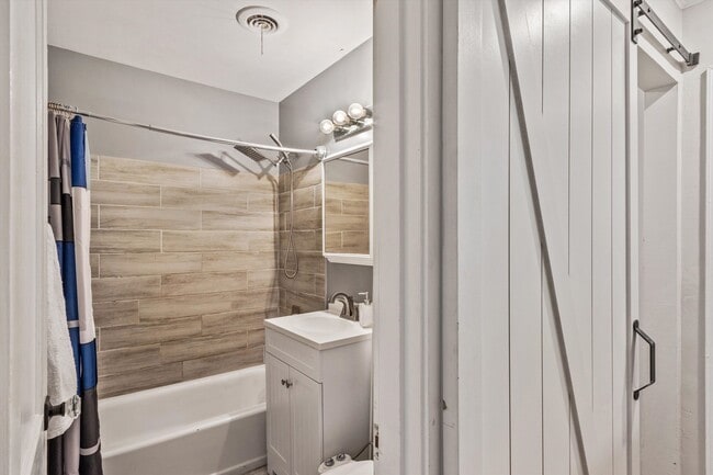 Building Photo - 507 Grahamwood Dr