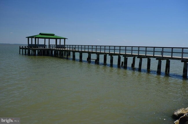 Building Photo - 1193 Maple Ave