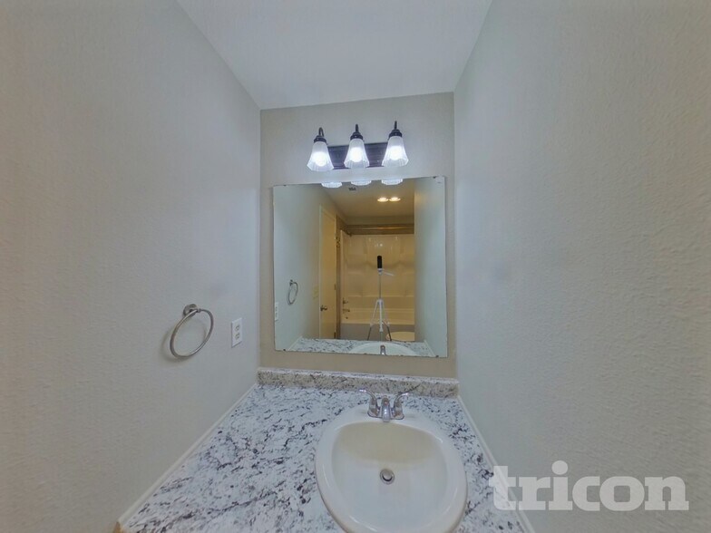 Building Photo - 15413 NE 47th Cir