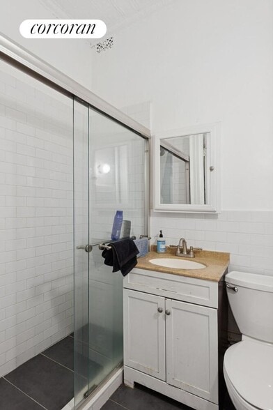 Building Photo - 118 Montague St