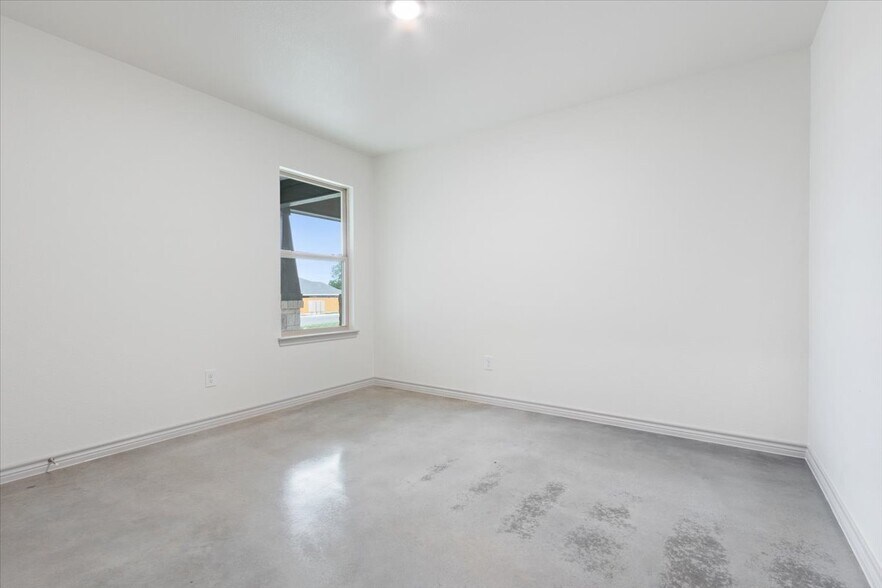 Building Photo - 797 Freedom Cir