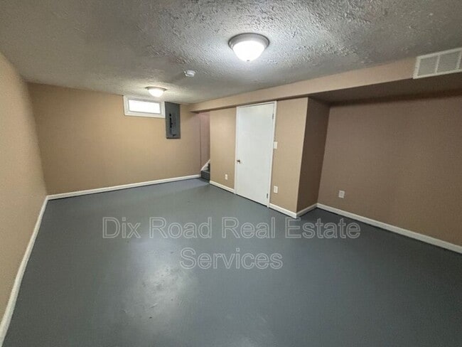 Building Photo - 2309 Byron St