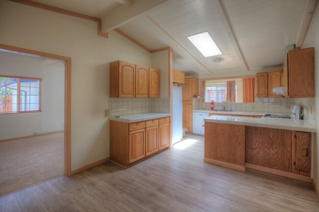 Building Photo - Spacious 3 bed/2bath home in Southgate Hay...
